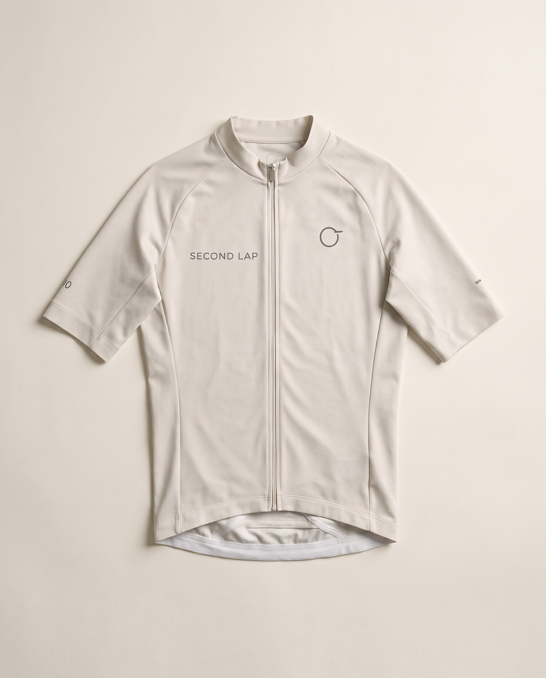 Radtrikot Club Jersey in Off White, Vorderansicht flach auf hellem Grund