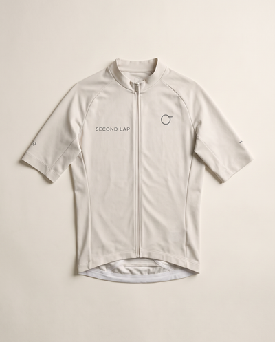 Radtrikot Club Jersey in Off White, Vorderansicht flach auf hellem Grund