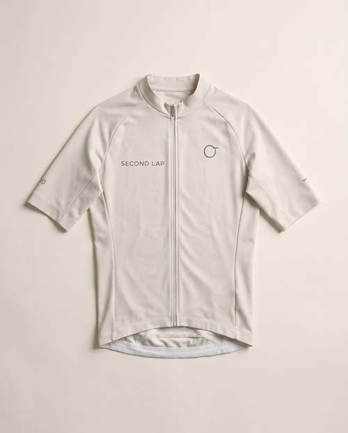 Radtrikot Club Jersey in Off White, Vorderansicht flach auf hellem Grund