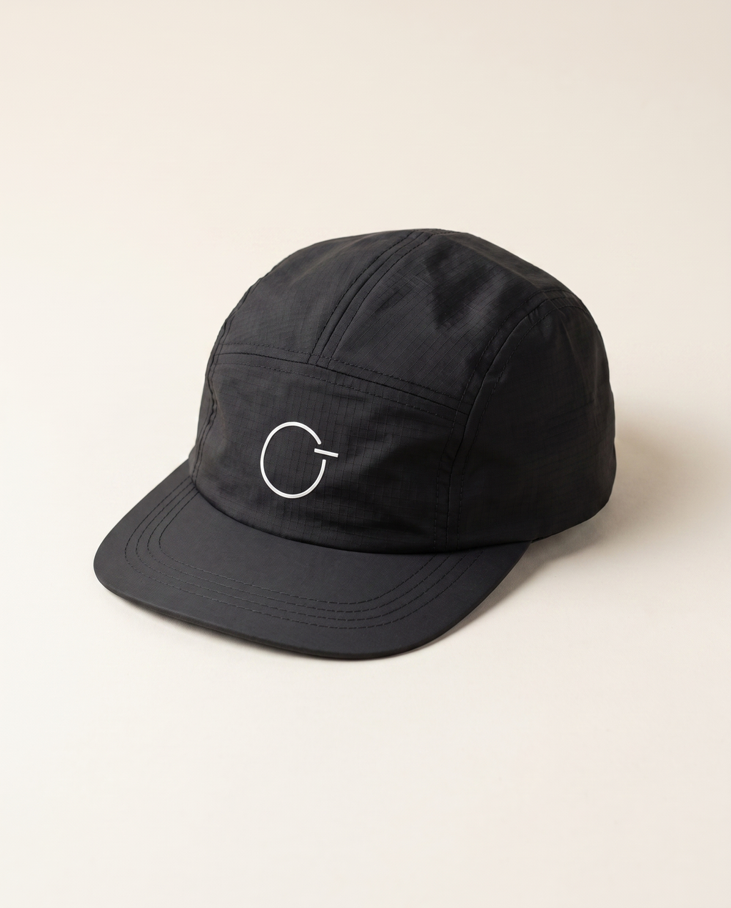 Rennrad Cap in Schwarz, 5-Panel Cycling Cap, Dreiviertelansicht von vorn