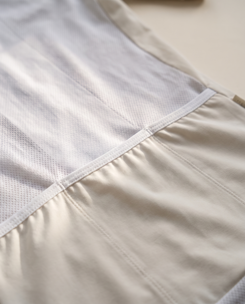 Detail der Rücktaschen und Naht am Club Jersey Radtrikot